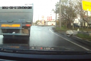 Между фурой и отбойником