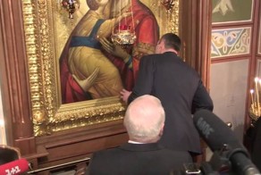 Кличко ударился головой об икону