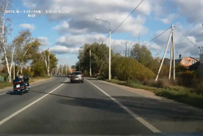 Мотоциклист припарковался в столб