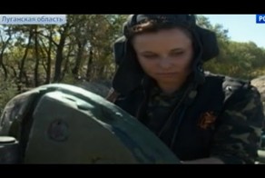 ДЕВУШКИ ОПОЛЧЕНКИ ОСВОИЛИ МИНОМЕТЫ, ТАНКИ И КРУПНОКАЛИБЕРНЫЕ ПУЛЕМЕТЫ.