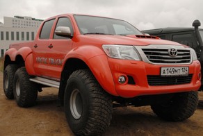 Toyota HiLux ArcticTrucks 6x6