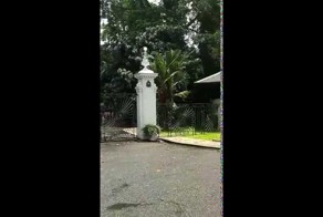 Шри Ланка У Входа В Королевский Ботанический Сад