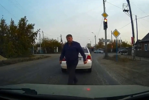 Инструктор омской автошколы