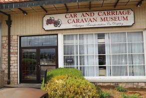 Автомобильный музей "Car And Carriage Caravan"