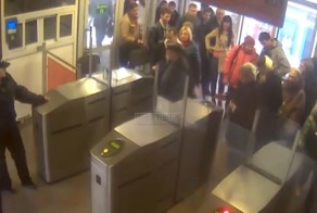 Пассажирки напали на контролеров РЖД