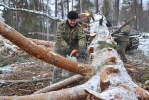 10 профессий, которые запрещены российским женщинам