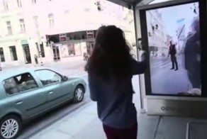 На трамвайной остановке
