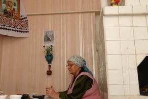 Дегустация:бабушки из деревни пробуют национальную кухню из ресторанов