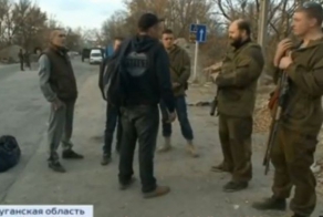 Бойцы Нацгвардии перешли на сторону ополченцев. (видео, репост)