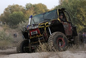 Off-road гонки в Киргизии: грязь, болота и адреналин