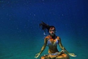Йога под водой – подборка фотографий