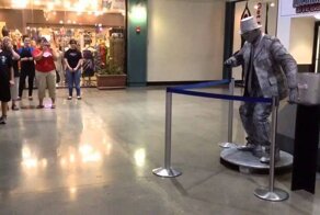 Покупатели забыли, зачем они пришли в торговый центр