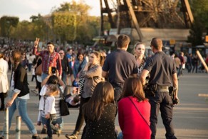 «Мисс бразильская попка» разделась у Эйфелевой башни