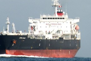 Кто скупает танкерами всю дешевую нефть?