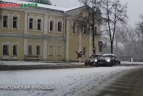 ДТП на Монастрыской площади!Cбил женщину с двумя детьми Audi tt