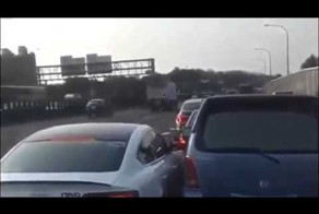 Борьба водителй за полосу