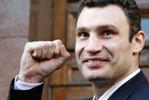 Как лидер партии Удар на Украине, может вообще руководить людми?