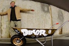 Экстремальное катание на садовых тележках