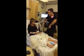 Робби Уильямс помогает беременной жене расслабиться перед родами