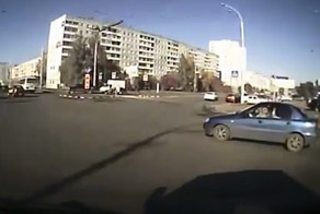 Наглая лихая блондинка