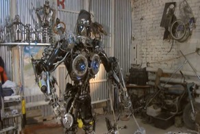 Житель Красноярского края построил 2-метрового робота