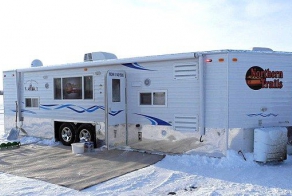 Американцы ловят рыбу зимой