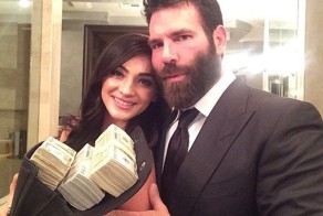 Как живет один из самых богатых и крутых игроков в покер