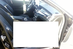 На МКАД в салон Mercedes в движении влетело это...