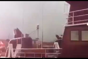 Молния ударила очень близко