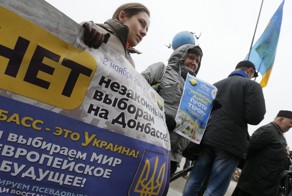 В Киеве прошел митинг против выборов в ДНР и ЛНР