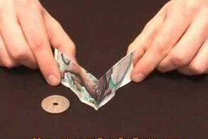 Как удержать монету на ребре банкноты?