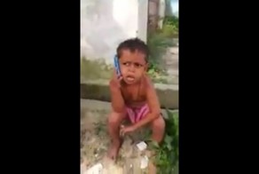 Малой решает серьезные вопросы по телефону