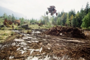 Сумасшедшие гонки на багги по лесу