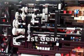 bugatti veyron с 7-ми ступенчатой коробкой, из LEGO.