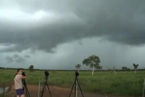 Удар молнии с близкого расстояния﻿