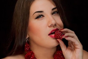 Крутобёдрая Юлия Лаврова