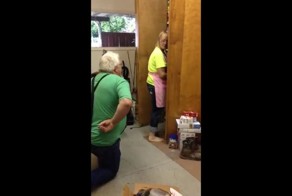 Муж вручил жене кольцо, которое она потеряла 15 лет назад