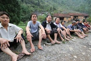 Китайскую деревню поразила загадочная болезнь