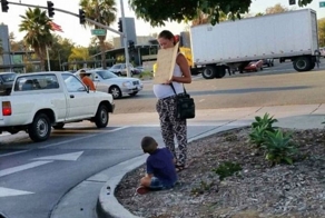 Беременная попрошайка на Мерседесе