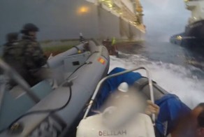 Испанские военные протаранили лодки активистов Greenpeace