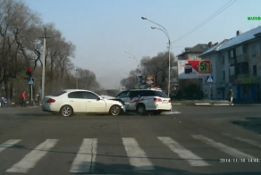 Только пятки сверкали