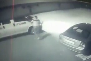Житель арабской деревни атаковал полицейский автомобиль ножом и был застрелен