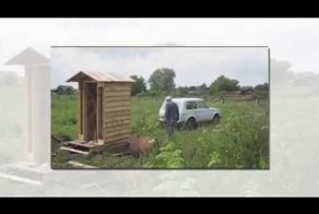 Нива 2121 тянет сельский туалет