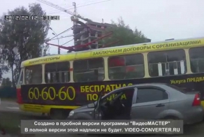 Женщина не уступила дорогу трамваю