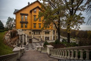 Кому достался дворец сбежавшего президента