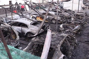 В центре Москвы сгорел десяток элитных автомобилей