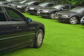Штраф любителям парковаться на газонах в действии