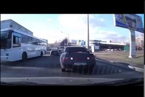 У автобуса отказали тормоза
