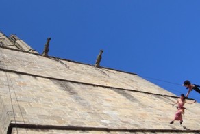 Танцы,на вертикальной стене