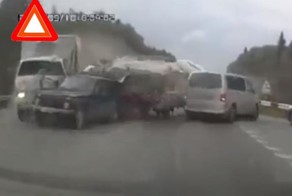 ДТП с последствиями - сразу 5 помятых машин